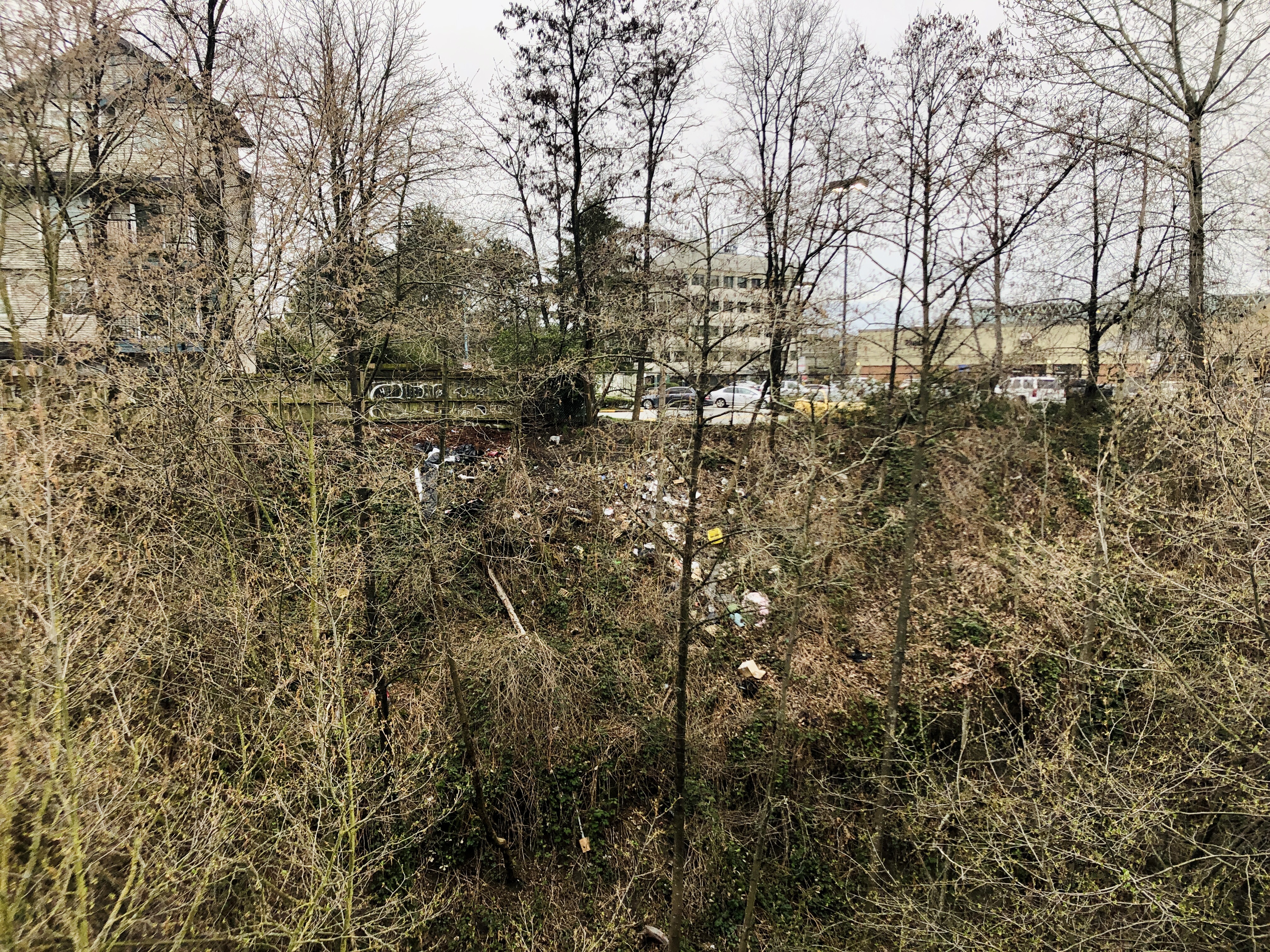 Garbage near the tracks