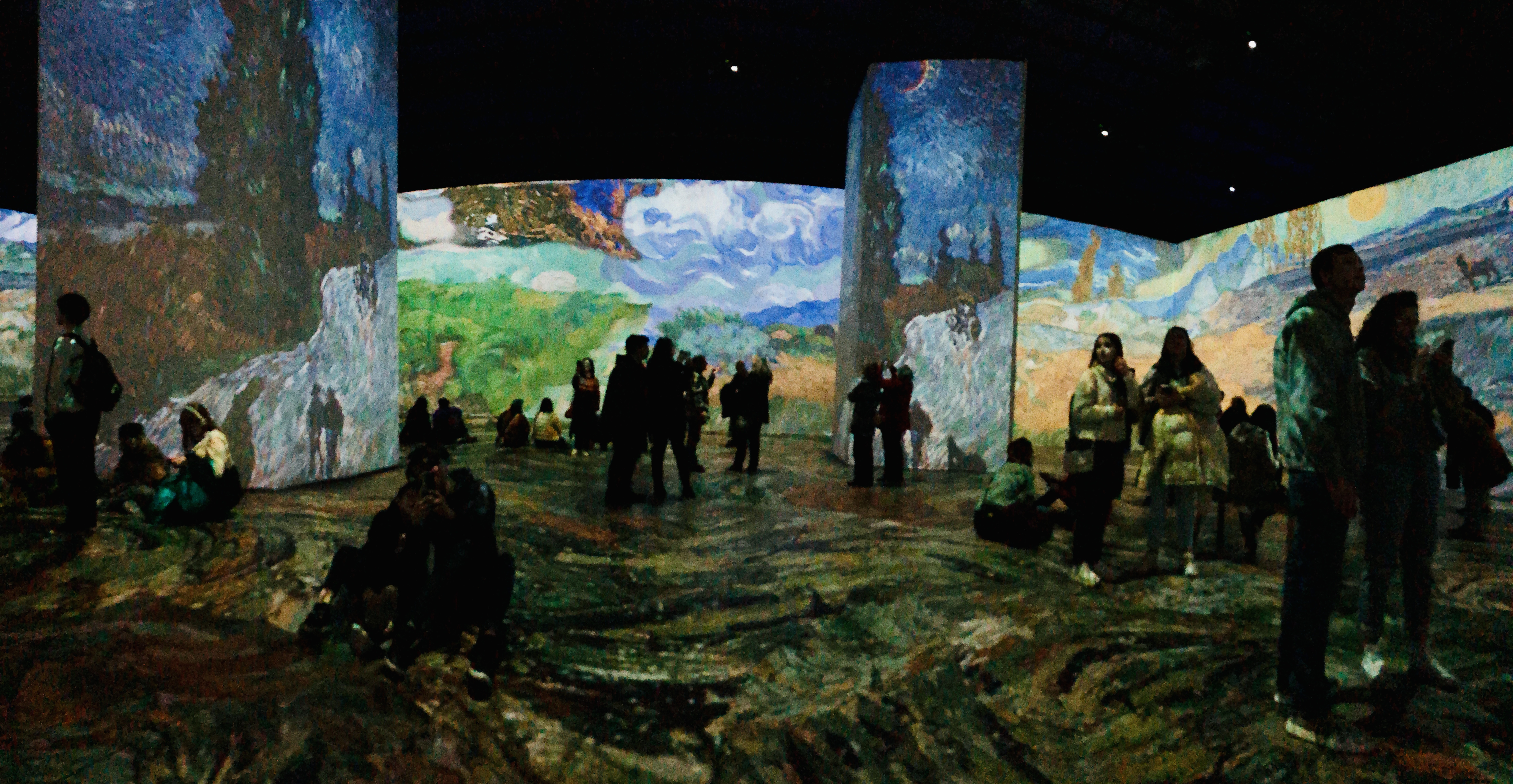 Main display room featuring dynamic animations of Van Gogh's artwork